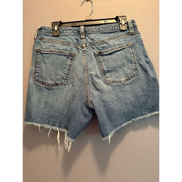 Universal Thread Women's Distressed Denim Shorts Blue Size 8 Casual - Picture 7 of 9